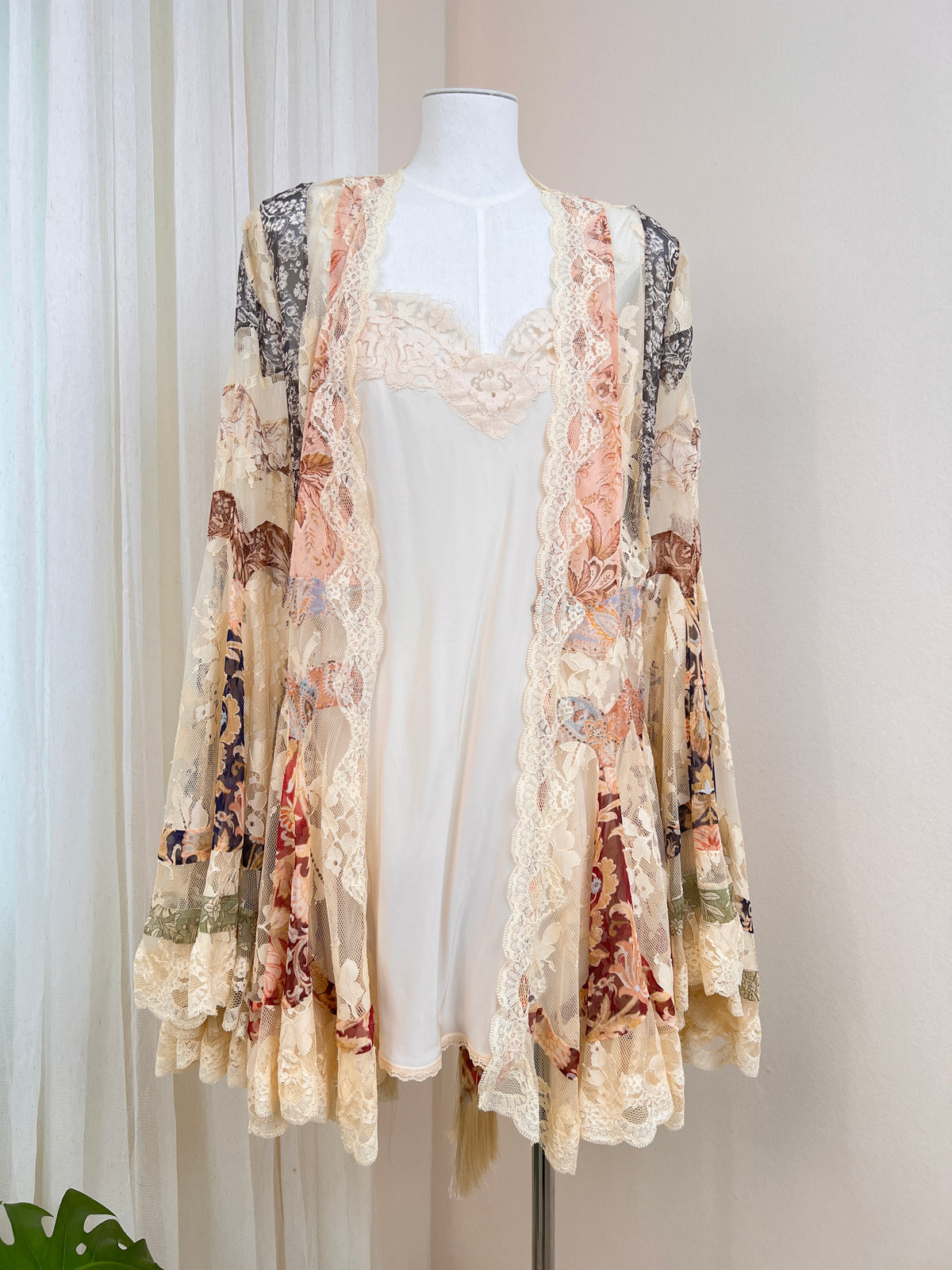 Lace Spliced Mulberry Silk Printed Mini Dress, Long Sleeve with Waist Tie Belt