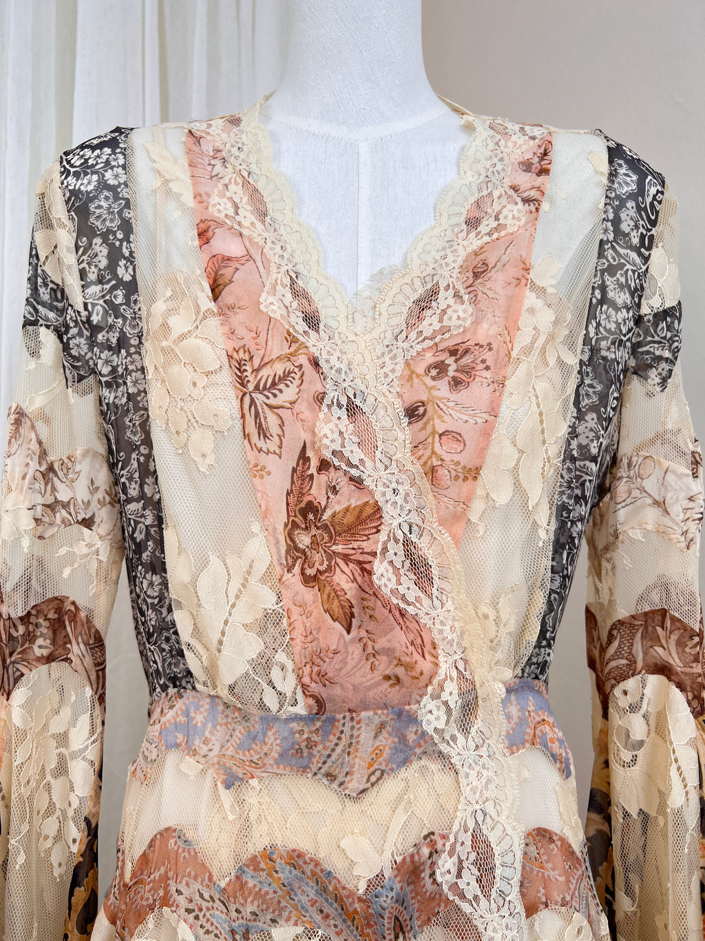 Lace Spliced Mulberry Silk Printed Mini Dress, Long Sleeve with Waist Tie Belt