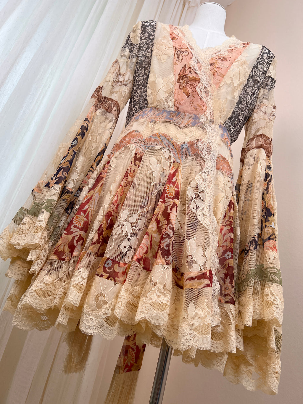 Lace Spliced Mulberry Silk Printed Mini Dress, Long Sleeve with Waist Tie Belt